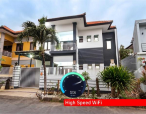 SUNNYRENT. Green villa for family rest in Nusa Dua